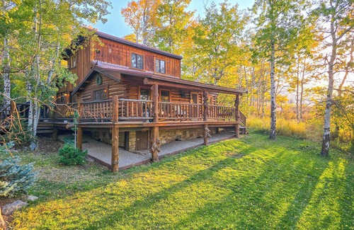 Island Park Cabin | Cozy Cabin, 15 Min to Yellowstone + Lake Views