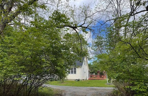 Oxford Cabin | Cozy Cabin 2-Bedroom near Miami University in Oxford, OH