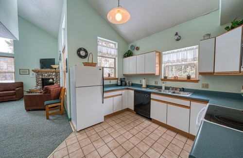 Leadville Cabin | Cozy Cabin, 2BR w/Loft Cabin - BBQ