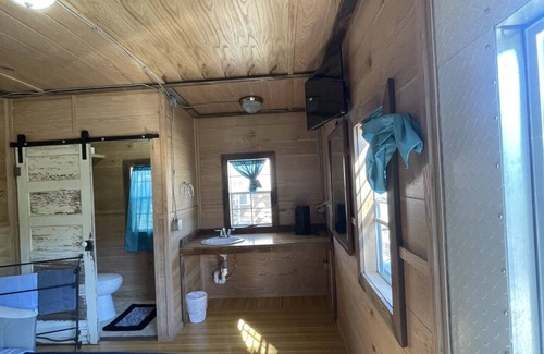 Vancleave Cabin | Cozy Cabin # 4 Located on The Bayou next 2 The Shed BBQ and Blues Joint
