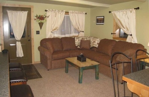 West Yellowstone Cabin | Cozy cabin a minute from Yellowstone. Book now for your Winter Wonderland stay!