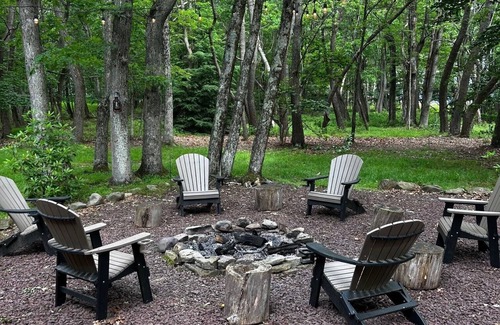 Jim Thorpe Cabin | Cozy Cabin At Bear Creek Lake-Washer/Dryer, Pillows and Linens Provided