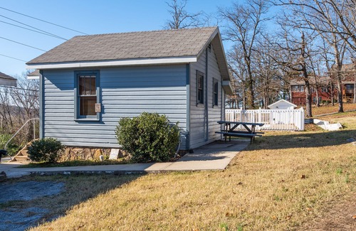 Rockaway Beach Apartment | Cozy Cabin at Rockaway Rentals near Branson