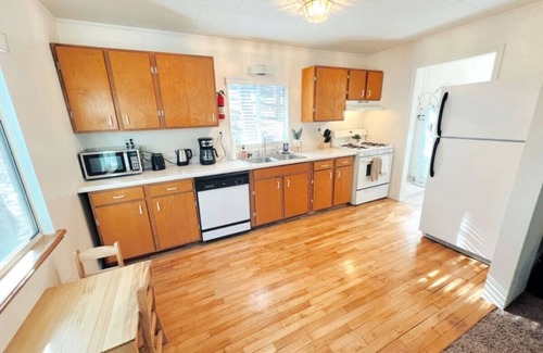 Flagstaff Cabin | Cozy Cabin, Backs Up to Forest with Tesla Charger!