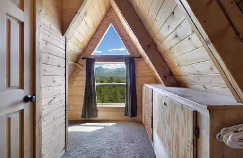 Pleasant Valley Cabin | Cozy Cabin - Beautiful Views of the Surrounding Peaks - Hot Tub STR2024-062