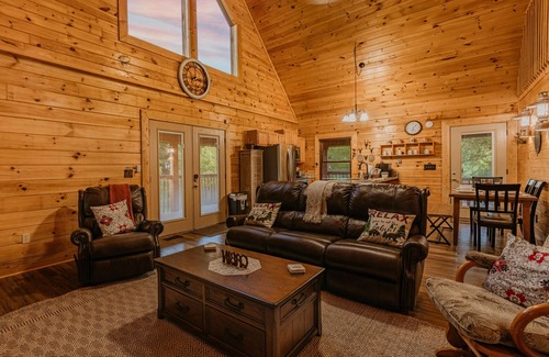 Sevierville House | Cozy Cabin by Creek: 3BR/2BA, Playground, Near Dollywood!