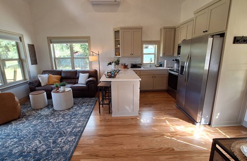 Tyler House | Cozy Cabin by the Lake
