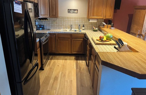 Mammoth Lakes Condo | Cozy Cabin Feel Condo! Ideal Location On A Quiet Cul De Sacn 5% WEEKLY DISCOUNT