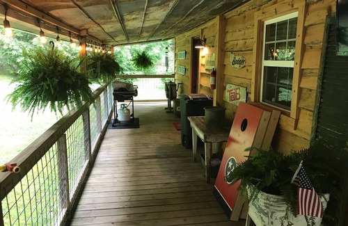 Rock Island Cabin | Cozy Cabin, Fire Pit, with Hot Tub Next To Rock Island State Park