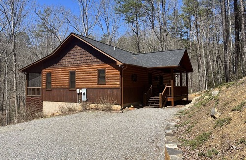Morganton Cabin | Cozy Cabin for 4 with 2 King beds, 2 full baths, 2 fireplaces and upscale Decor!