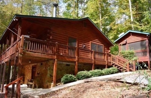 Blue Ridge Cabin | Cozy cabin getaway in the woods w/private hot tub and fire pit