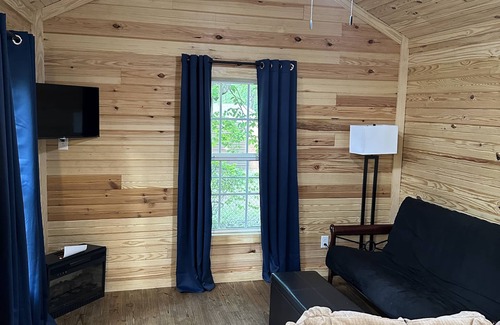 Alleene Cabin | Cozy Cabin getaway near Millwood Lake, Ashdown AR, Little River County