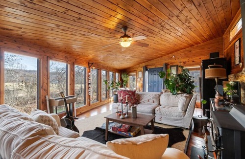 Lobelville Cabin | Cozy Cabin Getaway on Buffalo River with HUGE Patio