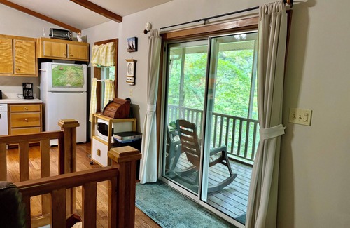 Almond House | Cozy Cabin Getaway Near Bryson City