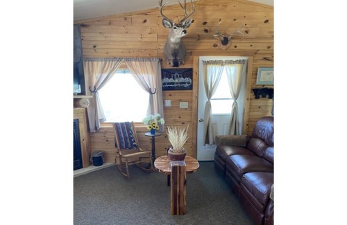 Max Cabin | Cozy Cabin Getaway with Lake view