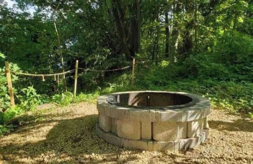 Lynxville Cabin | Cozy cabin high above the Mississippi w/firepit & free wood- Incredible views!