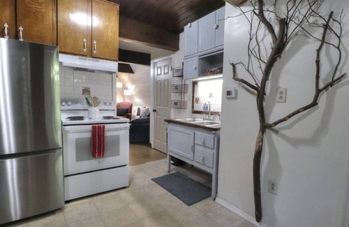 Helen Cabin | Cozy Cabin - Hot Tub! 1 Mile From Downtown Helen