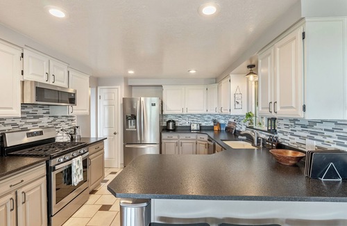 North Ogden House | Cozy Cabin/Hot Tub/Feel Home
