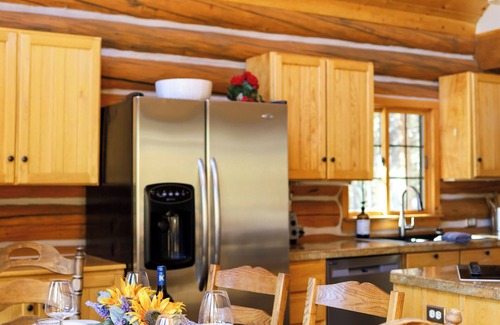 Valley of the Sun Cabin | Cozy Cabin- Hot Tub - Game Room- Sauna!