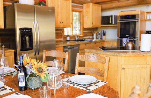 Valley of the Sun Cabin | Cozy Cabin- Hot Tub - Game Room- Sauna!