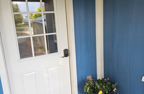 Hamilton Cabin | Cozy cabin in a quiet neighborhood near downtown Hamilton