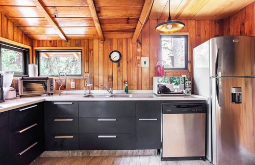 Avandaro House | Cozy Cabin in Avandaro: Surrounded by Forest Bliss
