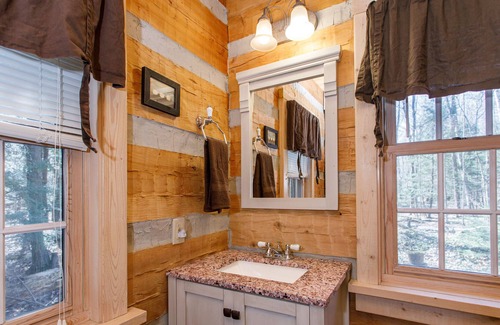 Sturgeon Bay Cottage | Cozy Cabin in beautiful Sturgeon Bay
