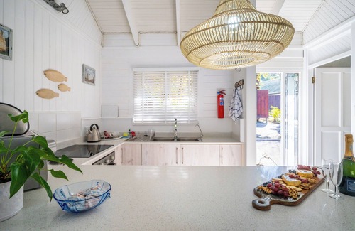 Old Place Cabin | Cozy cabin in beautiful Knysna South Africa by the lagoon with WiFi, heated pool