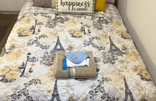 Avondale Cabin | Cozy cabin in charming Jacksonville with AC, WiFi