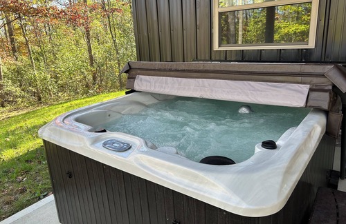 Logan Cabin | Cozy cabin in charming Logan with AC, WiFi, Hot tub, Firepit