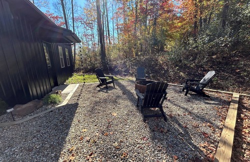 Logan Cabin | Cozy cabin in charming Logan with AC, WiFi, Hot tub, Firepit