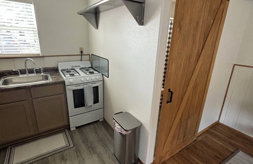 Sturgis Cabin | Cozy cabin in enjoyable Sturgis with WiFi, AC