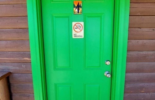 Escalante Cabin | Cozy Cabin in Escalante, Utah - Amazing Glamping Spot for Exploring Canyons and National Parks