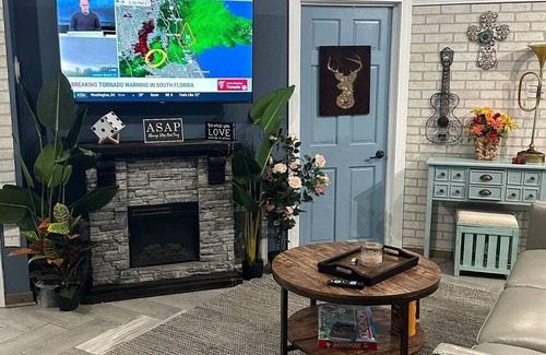 Chase Cabin | Cozy cabin in Historic Idlewild with WiFi, AC, & access to the snowmobile trail.