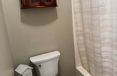 Glen Rose Cabin | Cozy cabin in peaceful Glen Rose with AC fully furnished