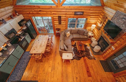 Thayerville Cabin | Cozy Cabin in Pines w/Soothing Hot Tub