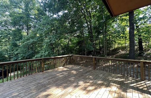 Bella Vista Cabin | Cozy cabin in serene Bella Vista with WiFi and AC