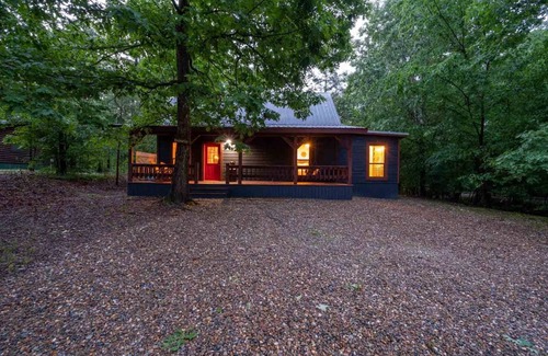 Broken Bow Cabin | Cozy Cabin in Supreme Location Near Lake! For Families & Couples