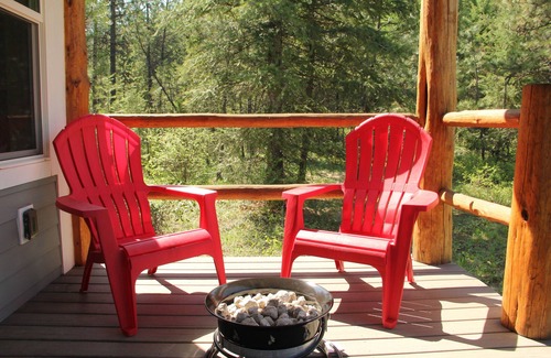 Athol Cabin | Cozy Cabin in the Big Woods of North Idaho