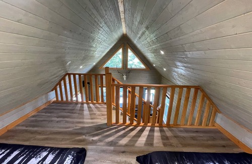 Argenta Cabin | Cozy cabin in the Lardeau valley. Start your adventures here!