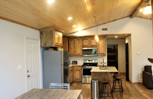 Avinger House | Cozy cabin in the Crestwood Subdivision at Lake O The Pines.