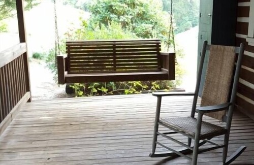 Elkin Cabin | Cozy cabin in the foothills of North Carolina