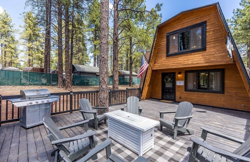 Williams Cabin | Cozy Cabin in the forest! One hour drive to the Grand Canyon South Entrance!