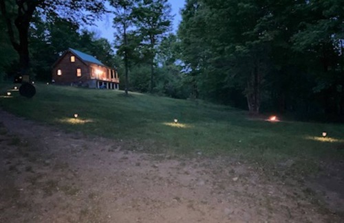 Bovina Center Cabin | Cozy cabin in the woods on top of the ridge. A quiet retreat.