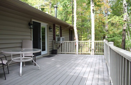 Warfordsburg Cabin | Cozy Cabin in the Woods, with a wood FIREPLACE, hiking, outdoor KIDS PLAY SET!