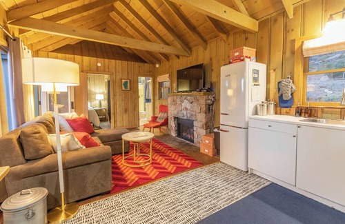 Kings Beach House | Cozy Cabin in the Woods