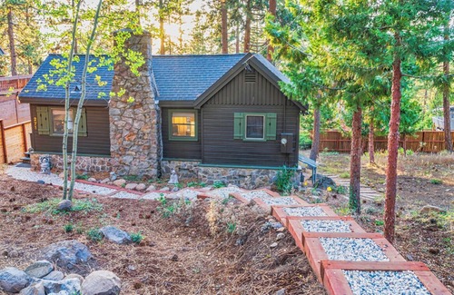 Kings Beach House | Cozy Cabin in the Woods