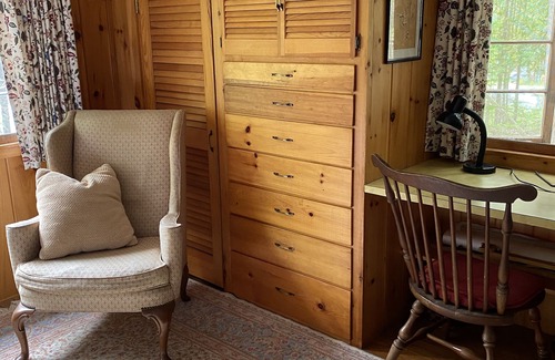 Islesboro Apartment | ~ Cozy Cabin in the woods On Penobscot Bay Right Near the water ~