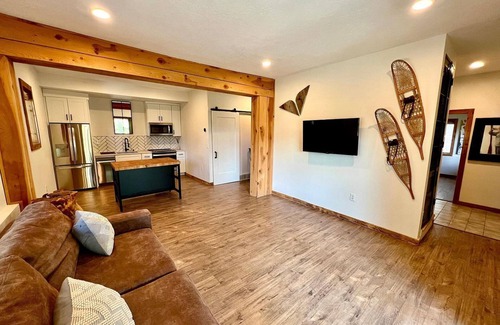 Summit Park Cabin | Cozy cabin in the woods fit for all outdoor enthusiasts!