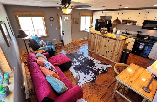 Thermopolis Cabin | Cozy Cabin in Thermopolis. Pet Friendly!